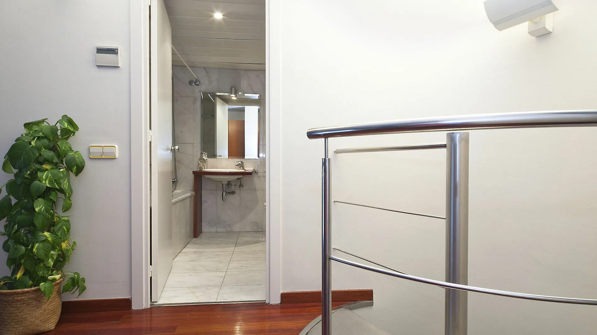 My Space Barcelona Gracia Pool Near Center