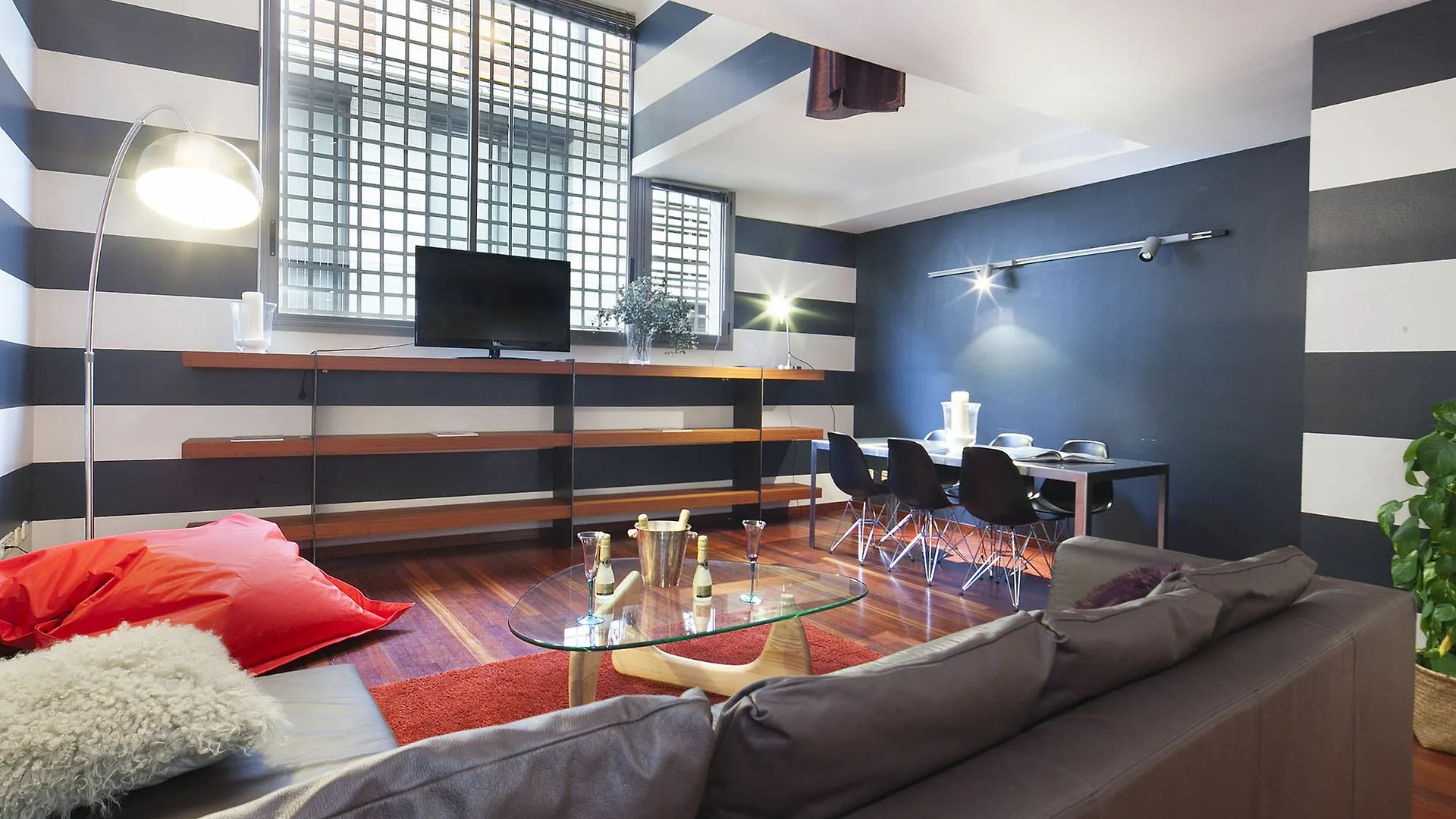 My Space Barcelona Gracia Pool Near Center